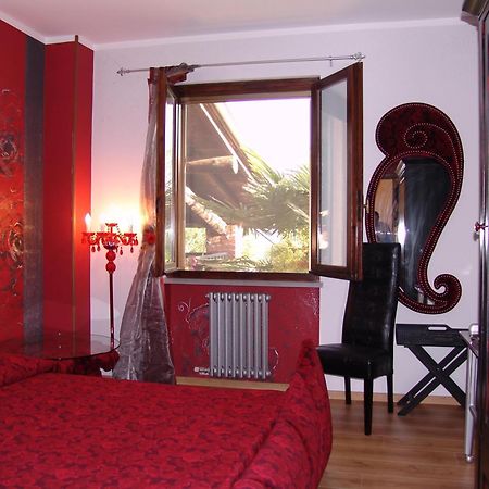 Manuela Le Quattro Coppe Hotell Desenzano del Garda Exteriör bild