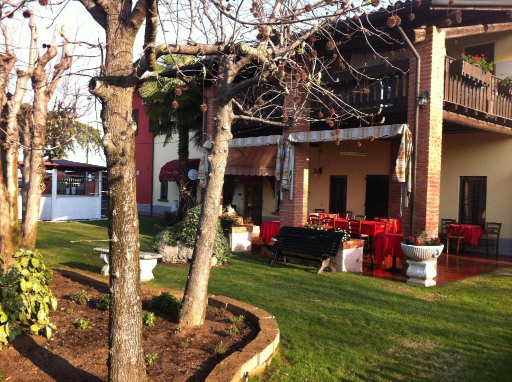 Manuela Le Quattro Coppe Hotell Desenzano del Garda Exteriör bild