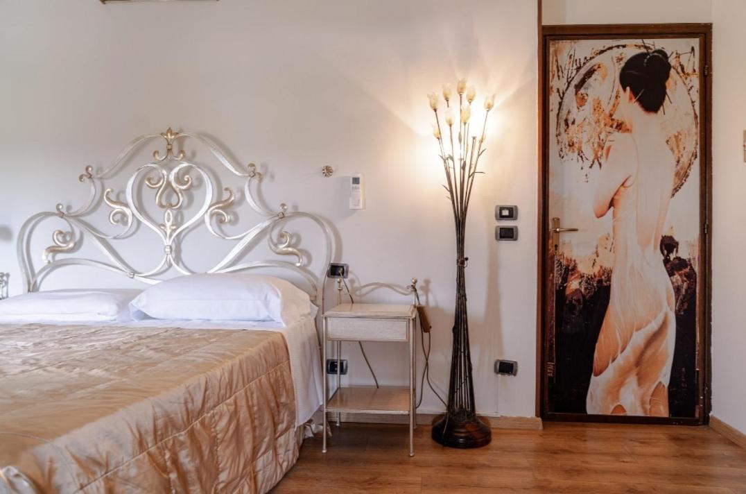 Manuela Le Quattro Coppe Hotell Desenzano del Garda Exteriör bild