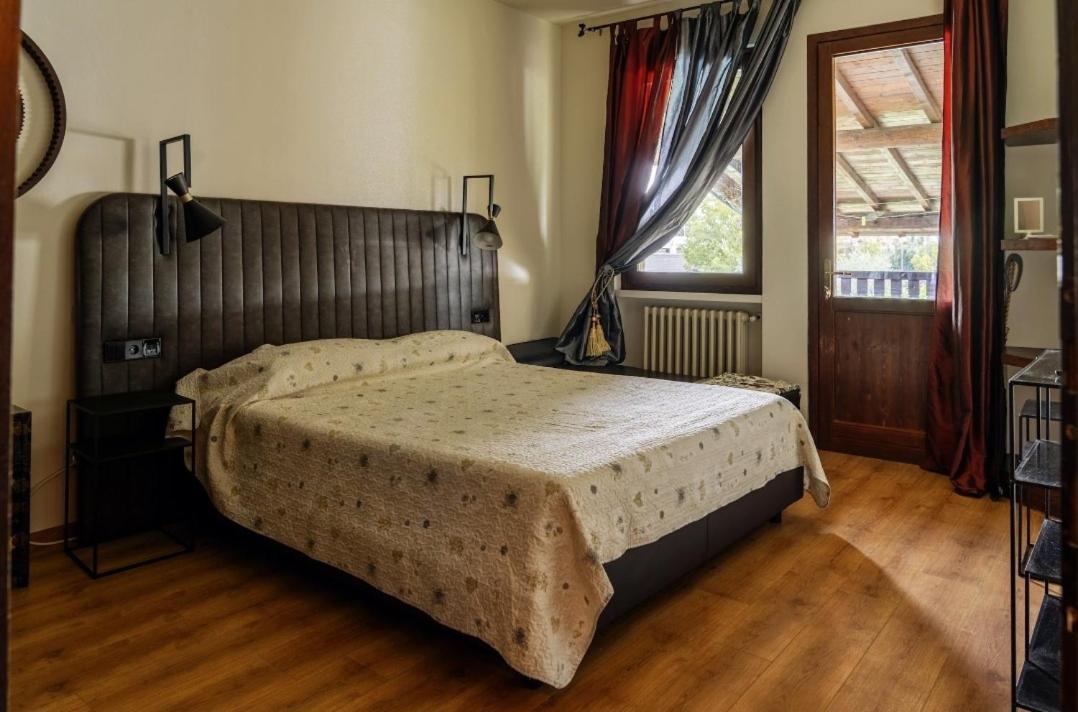 Manuela Le Quattro Coppe Hotell Desenzano del Garda Exteriör bild