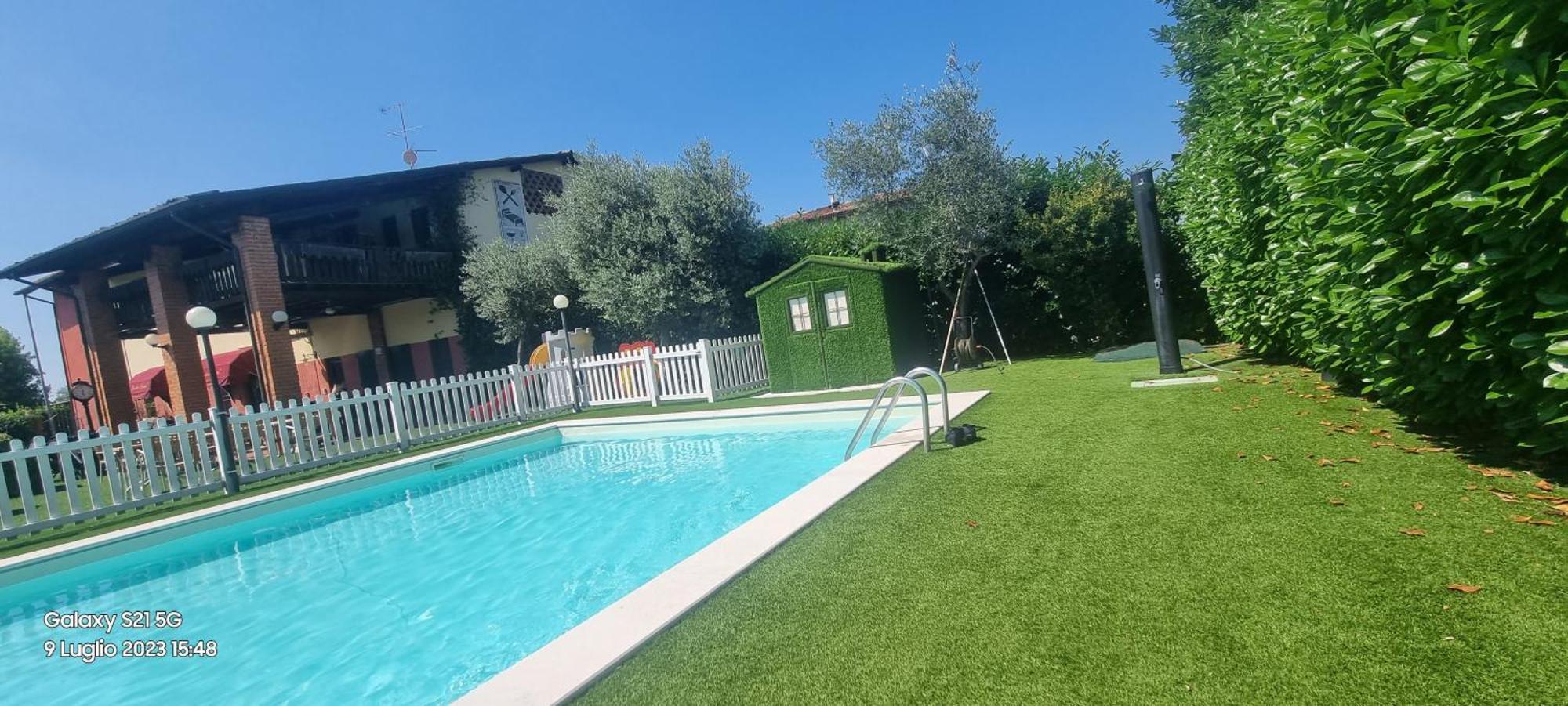 Manuela Le Quattro Coppe Hotell Desenzano del Garda Exteriör bild