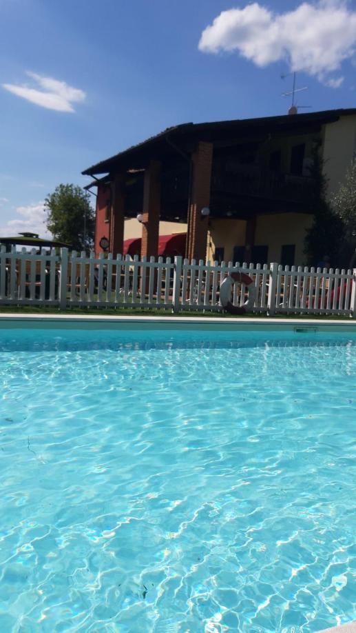 Manuela Le Quattro Coppe Hotell Desenzano del Garda Exteriör bild