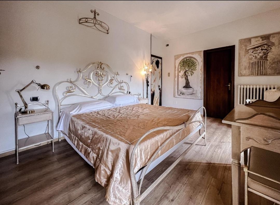 Manuela Le Quattro Coppe Hotell Desenzano del Garda Exteriör bild